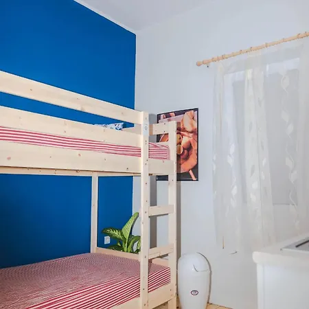 Nowhere Apartment *