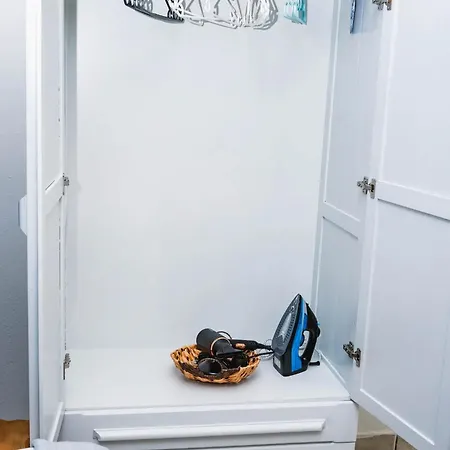 Nowhere Apartment *