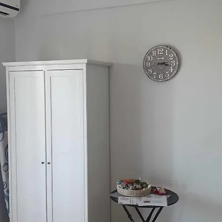 Nowhere Apartment *